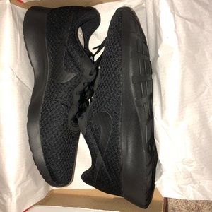 Nike Tanjun running shoes